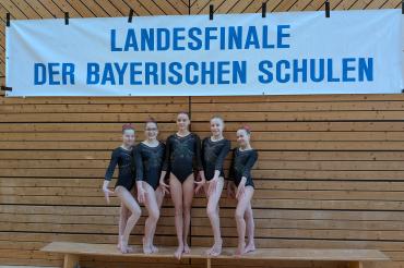 Mit dem Sieg beim Bezirksfinale qualifizierten sich die Mädchen der Wettkampfklasse III/1 für das Landesfinale und erturnten dort Silber: v.l. Josefina Leberle, Ida Heuberger, Maria Düll, Antonia Köhnlein, Luisa Schlösser
