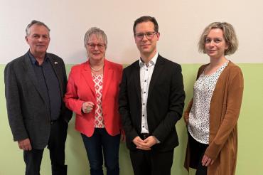 Freuen sich über die Perspektive für das Kinderhaus Donauwörth, von links: Dieter Egger (Vorstandsvorsitzender, AWO Schwaben), Brigitte Protschka (Präsidentin, AWO Schwaben), Frederik Hintermayr (stellvertretener Vorsitzender, AWO Kreisverband Donau-Ries) und Sandra Ferner (stellvertretende Vorsitzende, AWO Kreisverband Donau-Ries).