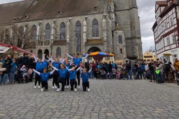 Tanzauftritt auf dem Nördlinger Frühjahrsmarkt