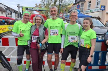 Auf dem Foto kurz vor dem Start von links Hans Niederhuber, Susanne Oßwald, Karl Oßwald, Bernhard Satzenhofer und Selina Graf