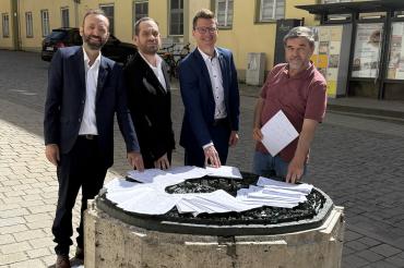 V. l.: Ibrahim Horozoglu, Jürgen Stippler, Oberbürgermeister David Wittner und Josef Heckl.