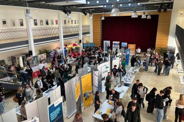 Hinten: Rafael Nagel, Denis Alexa, Max Ziffer, Levin Löblein, Leni Kopp, Jürgen Faber; Vorne: Fabrizio Helbig, Julius Fieger, Nadine Herder, Jan Simma, Nils Henkel