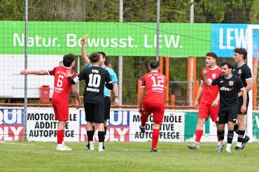 Die Rote Karte für Markus Lohner (Nr. 6)