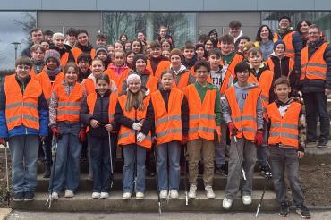 Die fleißigen Teilnehmer des THG Nördlingen an der Müllsammelaktion des AWV.