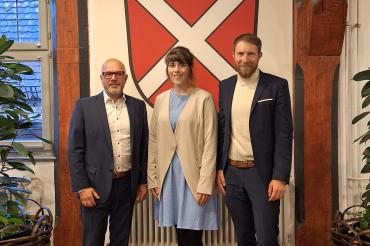 V.l.n.r.: 2. Bürgermeister Markus Eisenbarth, 3. Bürgermeisterin Rebecca Heller, 1. Bürgermeister Thomas Heydecker