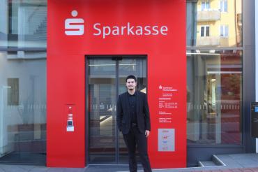Sajad Sultani ist aktuell im ersten Ausbildungsjahr zum Bankkaufmann. 