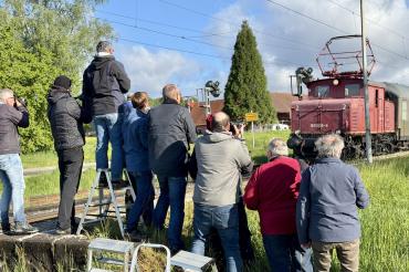 Fotografen fotografieren historische Dampflok 