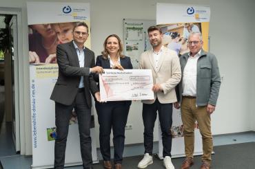 v.l. Andreas Mayr (Gesellschafter Kanzlei Mayr & Kratzer Partnerschaft mbB), Nadine Kratzer (Gesellschafterin Kanzlei Mayr & Kratzer Partnerschaft mbB), Florian Straßer (Besonderer Vertreter und Prokurist Lebenshilfe Donau-Ries), Manfred Steger (Vorsitzender Lebenshilfe Donau-Ries)