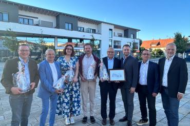 Auf dem Bild zu sehen (von links): Stefan Reicherzer, Christian Scholz, Melanie Kac, Julian Bumberger, Martin Paninka, Bürgermeister Florian Mittler, Lars Maier und Michael Haller. 
