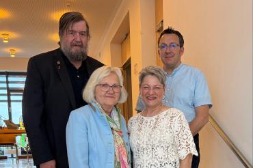 Auf dem Bild zu sehen (von links): Konrad Häfele (Vorsitzender des Caritasrates), Doris Ritter (Vorsitzende), Birgit Rößle (stellvertretende Vorsitzende) und Branko Schäpers (Geschäftsführer). 