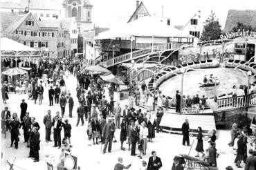 Historisches Foto Mess' in der Stadt