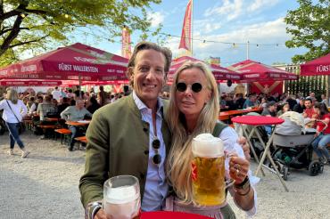 Erbprinz Carl-Eugen mit seiner Ehefrau Prinzessin Anna im Sixengarten auf der Nördlinger Mess