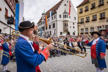 Die Stadtkapelle Nördlingen spielt am 31. Juli 2026 um 18 Uhr auf dem Marktplatz vor St. Georg.