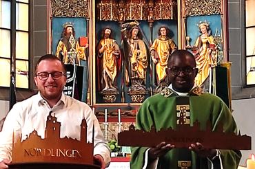 Die Verabschiedeten der Pfarreiengemeinschaft Martin Mayer (l.) und Jerome Muyunga (r.)