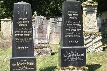 Grabmäler des Viehhändlers Moritz Nebel (1854-1914) und seiner Ehefrau Sophie, geb. Mendel (1862-1936)