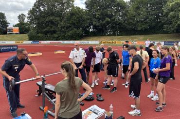 Bei der Kampagne "Sport-Challenge an Schulen" können die Schülerinnen und Schüler probeweise einen Einstellungstest der Polizei durchführen.