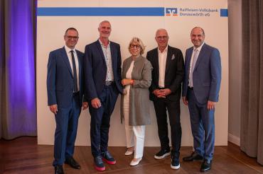 Vorstandssprecher Alexander Lehmann (rechts) und Vorstand Hubert Wöger (links) mit v. l. n. r. Aufsichtsratsvorsitzender Thomas Kopp und den wiedergewählten Aufsichtsratsmitgliedern Martina Mack und Peter Marx.