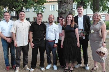V.l.n.r.: Branko Schäpers, Bachich Saber, Elias Miller, Said Boukchiba, Gabriele Koller, Mateja Rajic, David Wolfinger, Edita Memisahovic