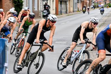 In der Mitte Luis Rühl (St.nr. 27), rechts Olympiasieger und neuer deutscher Meister Lasse Lührs (St.nr. 61), hinter Luis im grünen Trikot Jayden Scott Koslik (der Schuhdieb vom Team Relay Rennen).
