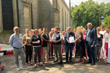 Am vergangenen Sonntag wurde dem Friedhofscafé in Nördlingen der Ehrenamtspreis der Versicherungskammer Stiftung für die Region Schwaben verliehen. 