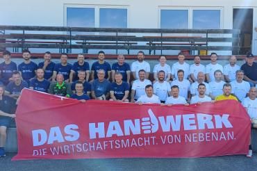 Donauwörther Mondspritzer in blau, Team Handwerkskammer in weiß.