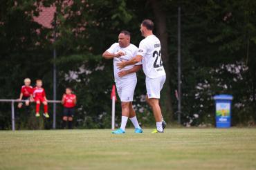 Auch Ailton (l.) und Kevin Kurányi waren beim Benefizspiel in Möttingen am Start.
