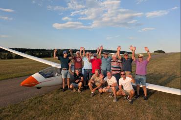 Das Bundesliga-Team der Segelfluggruppe Donauwörth-Monheim hat den Klassenerhalt in der Segelflug-Bundesliga in letzter Minute geschafft.