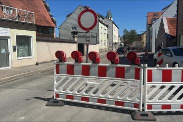 Wegen Bauarbeiten ist die Pflegstraße für den Durchgangsverkehr derzeit gesperrt. 