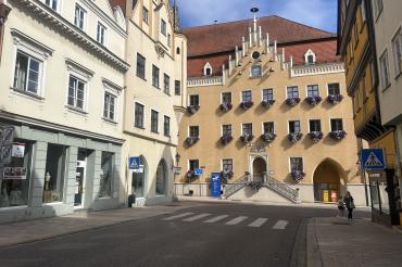 Die Poller werden unteranderem vor dem Zebrastreifen in der unteren Reichsstraße eingebaut. 