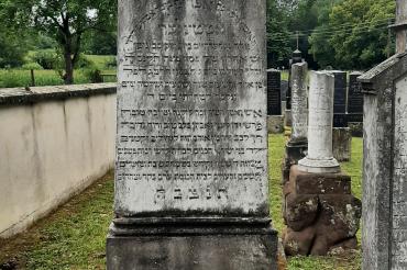 Grabstein auf dem jüdischen Friedhof. 