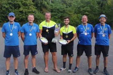 Das Bild zeigt die drei Siegerteams von links nach rechts: Thorsten und Jürgen Litzel (SV Tagmersheim); Matthias Oestreicher und Fabian Müller (SV Nordheim) und Marco Draxler und Helmut Wagemann (SV Holzkirchen).