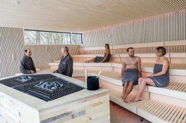 Monatliche Sauna-Events sorgen für Abwechslung.