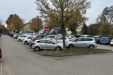 Am Parkplatz in der Zirgesheimer Straße sollen bis Ende 2026 70 weitere Stellplätze entstehen. 