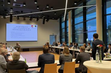 Beim Wirtschaftsforum in Asbach-Bäumenheim waren rund 50 Unternehmer anwesend. 