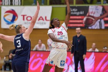 Stephanie McBride im Spiel gegen Freiburg.  