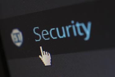 Das Internet bietet immer wieder auch Angriffspunkte für Hacker. (Symbolbild)