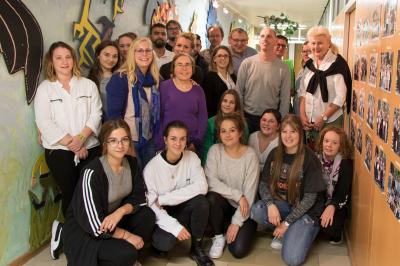 Das Bild zeigt Studierende, Vortragende und Verantwortliche des Projektes „Menschen mit Behinderung als ReferentInnen“