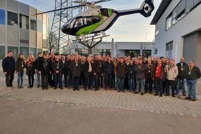 Werksführung beim größten Arbeitgeber der Region: 50 Mitglieder des Verein Deutscher Ingenieure (VDI), Bezirksgruppe Nordschwaben bei Airbus Helicopters in Donauwörth. 