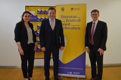 Das Bild zeigt Jennifer Werner (Regionalmanagerin Landkreis Donau-Ries), Landrat Leo Schrell (Landkreis Dillingen an der Donau) und Landrat Stefan Rößle (Landkreis Donau-Ries).