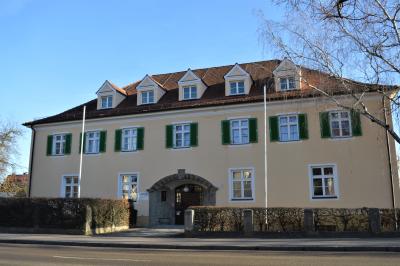Das Bild zeigt die Außenansicht des Amt für Ernährung, Landwirtschaft und Forsten in Nördlingen.