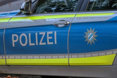 Das Bild zeigt einen Polizeiwagen.