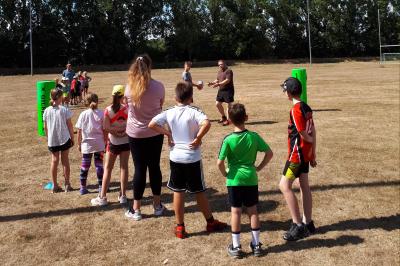 Das Bild zeigt die Kinder, die beim Schnuppertraining bei den RC Meteors teilgenommen haben.