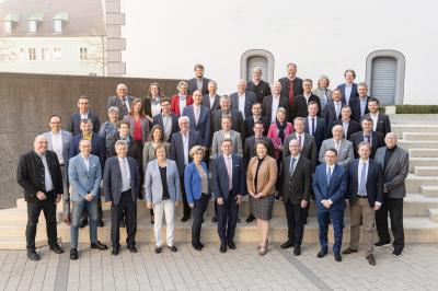 Das Bild zeigt das Kreistagsgremium Donau-Ries