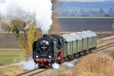 Dampfzug des Bayerischen Eisenbahnmuseums aus Nördlingen 