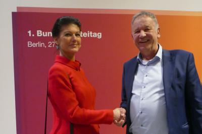Sahra Wagenknecht gratuliert Manfred Seel zur Wahl in den Bundesvorstand der Partei BSW (Bündnis Sahra Wagenknecht).“