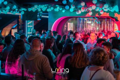 Das Bild zeigt einen Clubabend im Living in Nördlingen. 