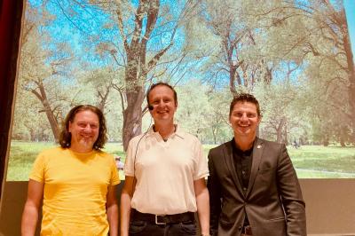 V.r.: Oberbürgermeister David Wittner, Biologe & Autor Jürgen Schuller, Holger Biller (Hauptverantwortlicher für kommunale Klimaschutzthemen bei der Stadt Nördlingen).