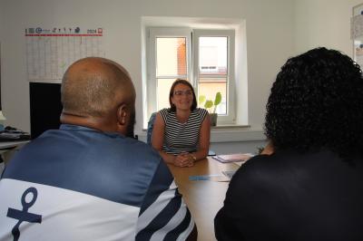 Fabienne Kroiss, Sozialpädagogin und Integrationsberaterin des Augsburger Diözesan-Caritasverbandes, unterstützte, beriet und begleitete das Ehepaaar P. aus Südafrika von Anfang an. Sie ist froh, dass trotz aller Schwierigkeiten deren Familie heute ihren Platz in Donauwörth gefunden hat. 