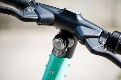 Symbolbild: Lenker eines E-Scooters