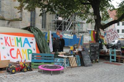 Hier sieht man das Klimacamp in Nördlingen.
